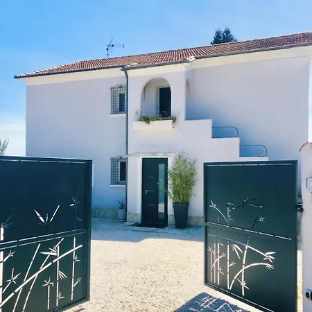 Tim By Terrys Homes * Hyeres